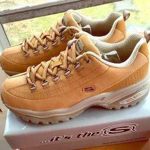 Sketchers Sneakers -NEW- Women Size 9